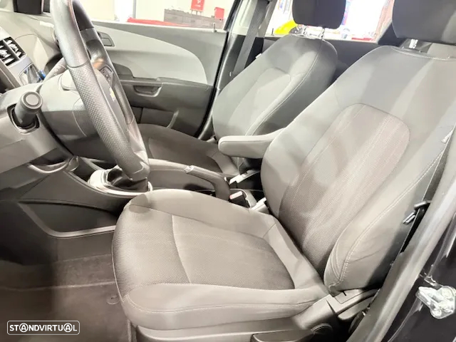 Chevrolet Aveo 1.2 LS - 32