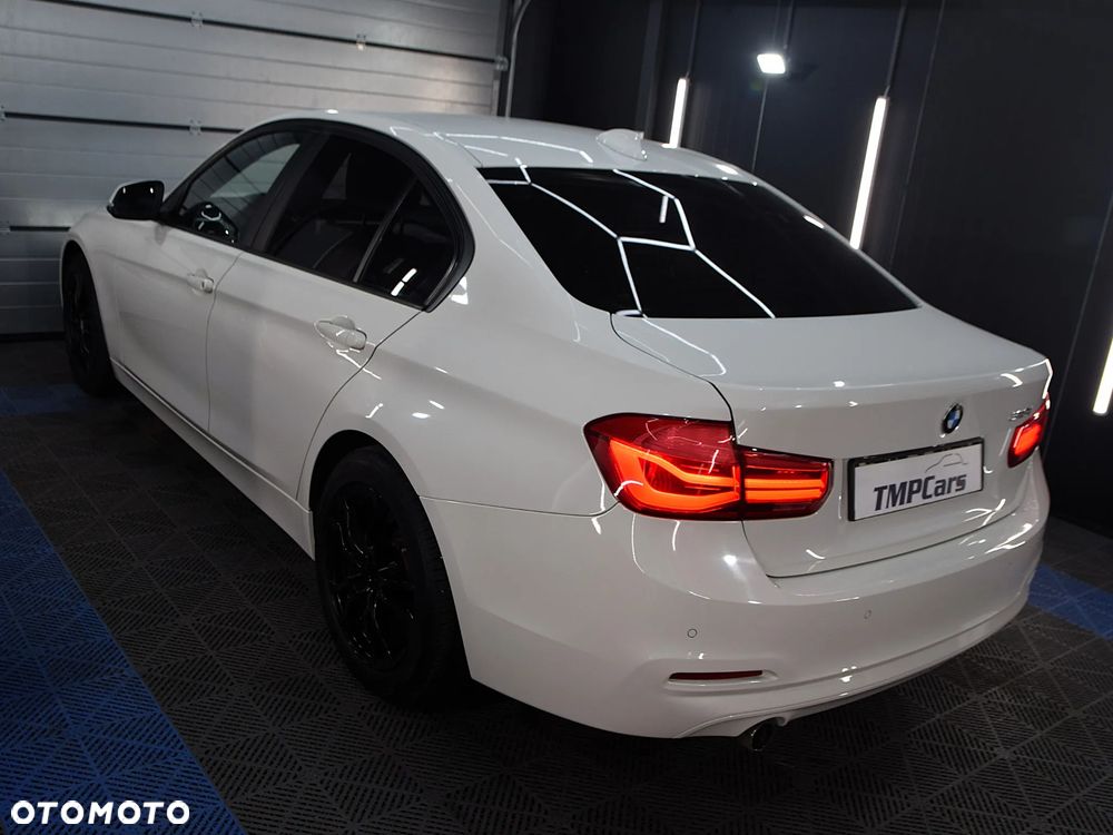 BMW Seria 3 318i - 31