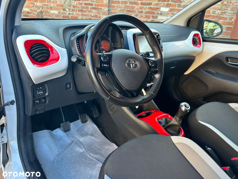 Toyota Aygo x-play Edition-S - 10