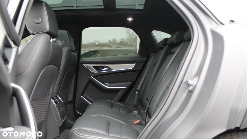 Jaguar F-Pace - 12