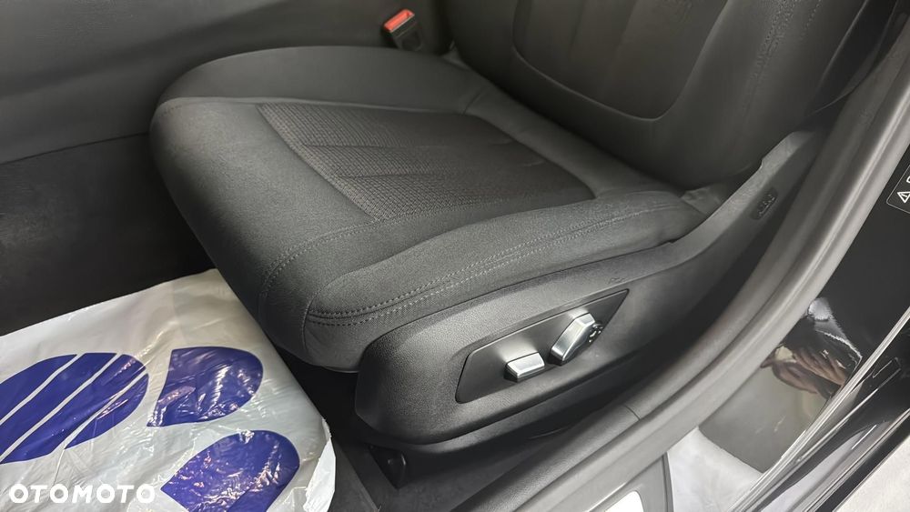 BMW Seria 5 520d xDrive mHEV - 13