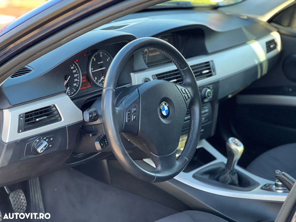 BMW Seria 3 320d DPF Touring - 6