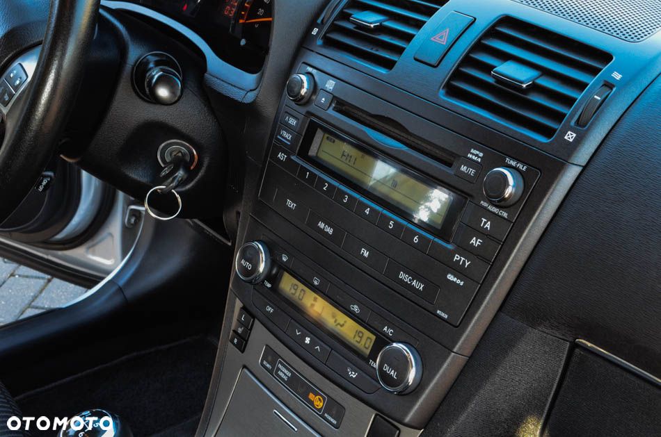 Toyota Avensis 1.8 Comfort - 29