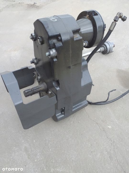 WOM WAŁEK ODBIORU MOCY CLAAS AXION 810 158KW 2019R