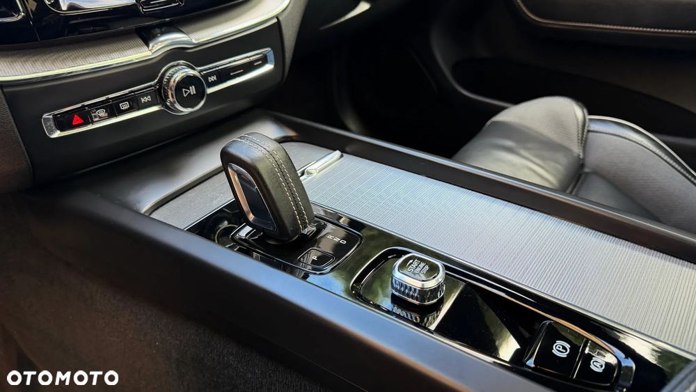 Volvo XC 60 B4 D Ultimate Dark - 37