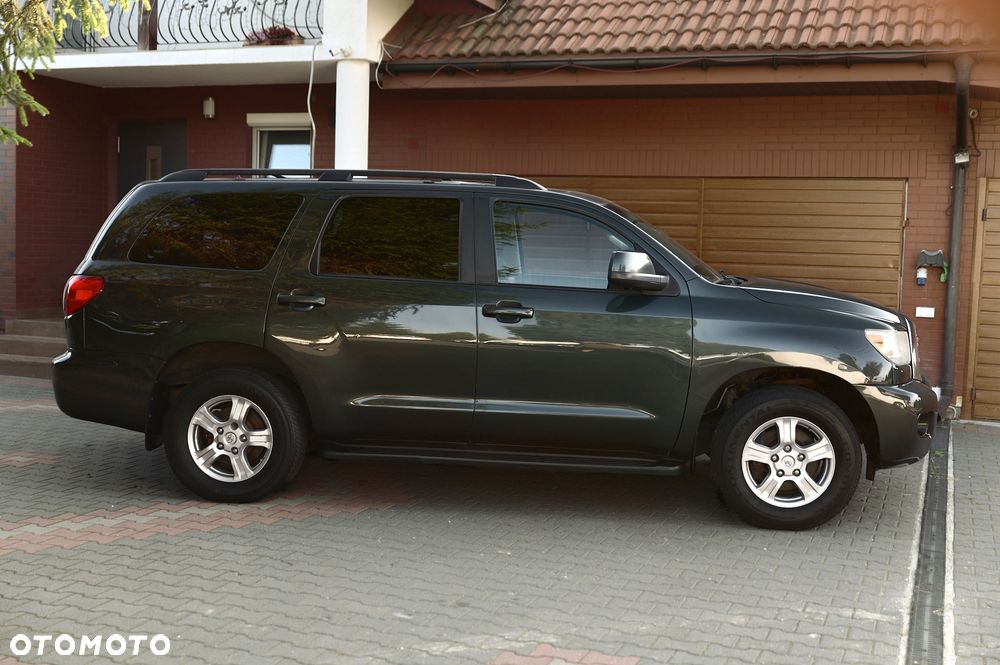 Toyota Sequoia - 15