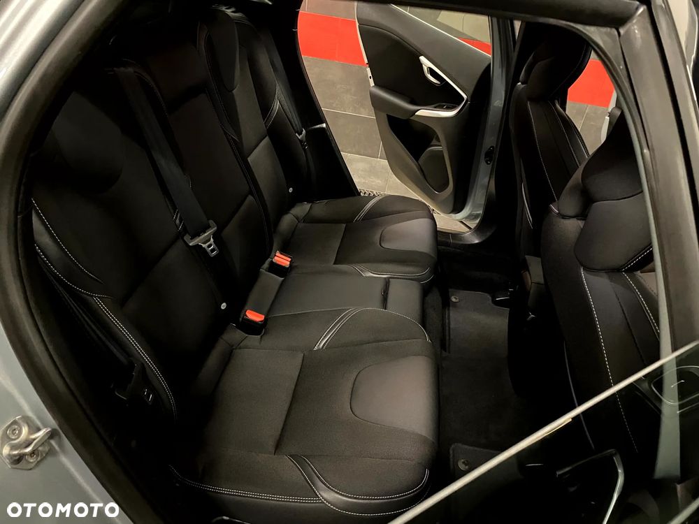 Volvo V40 D2 Base - 13