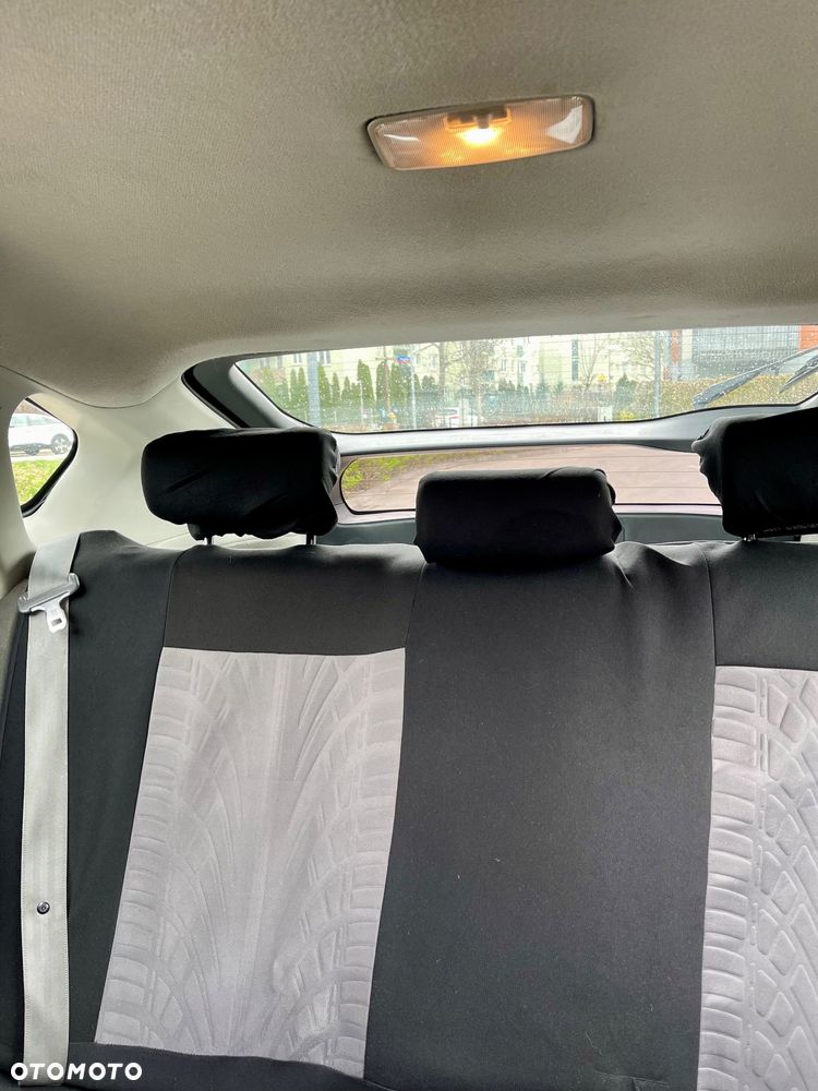 Toyota Prius 1.8 HSD Sol - 11