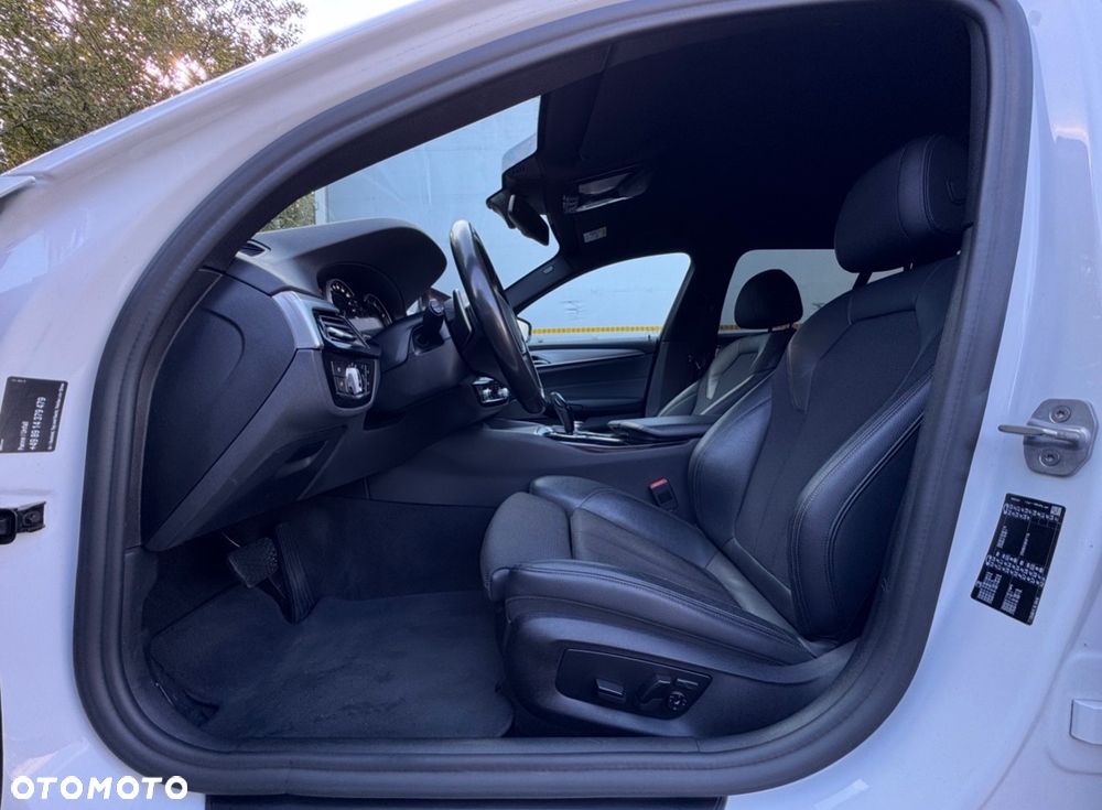 BMW Seria 5 520d Touring M Sport Edition - 35