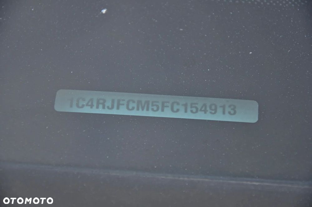 Jeep Grand Cherokee - 28