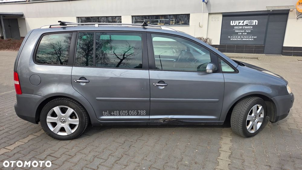 Volkswagen Touran 2.0 TDI Trendline DSG - 5