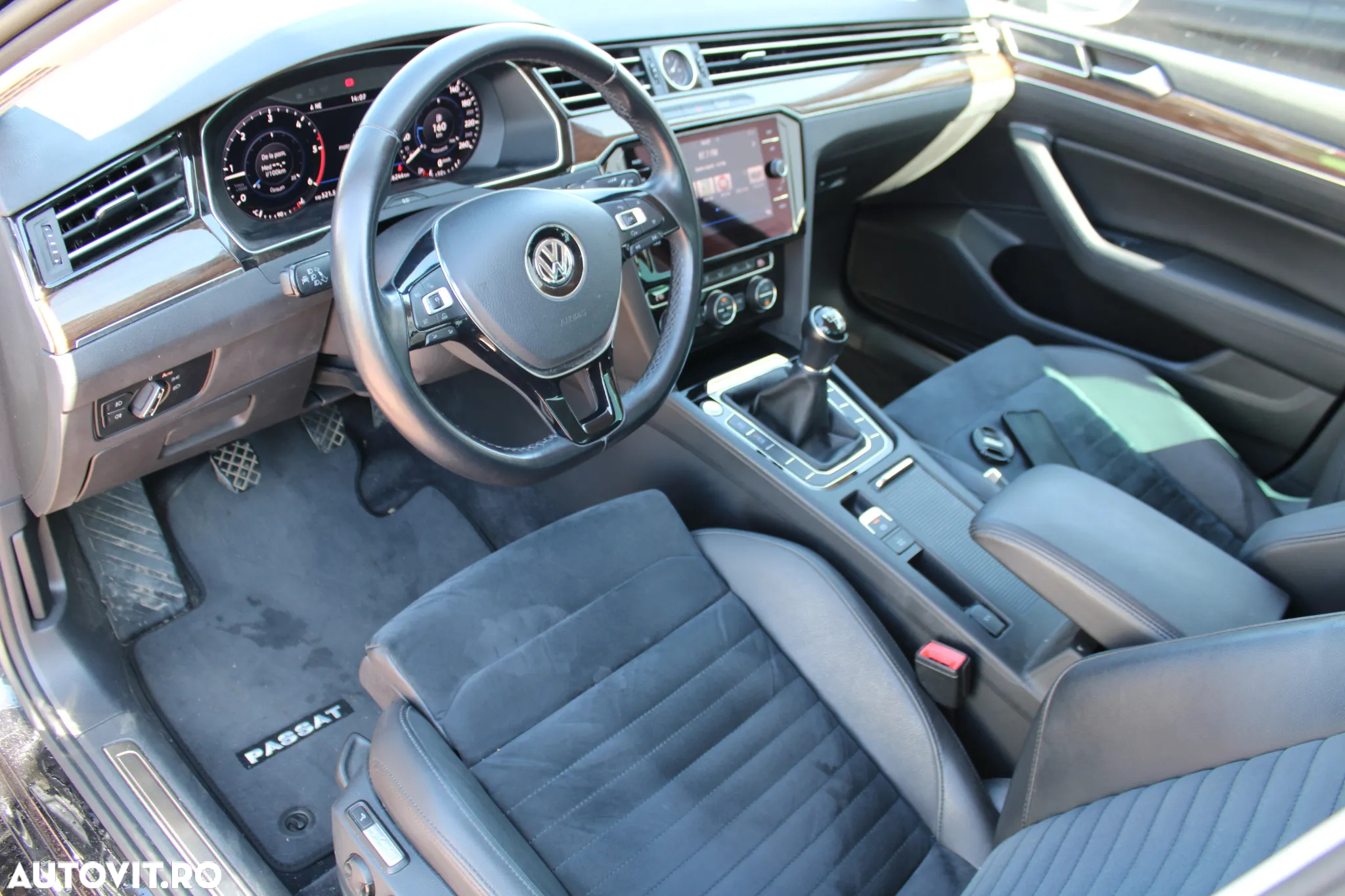Volkswagen Passat 2.0 TDI (BlueMotion Technology) Highline - 11