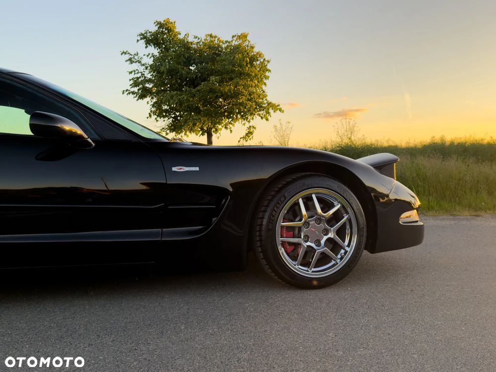 Chevrolet Corvette - 10