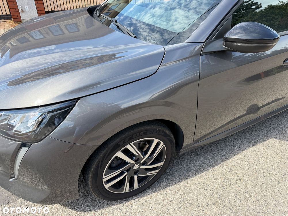 Peugeot 208 - 8