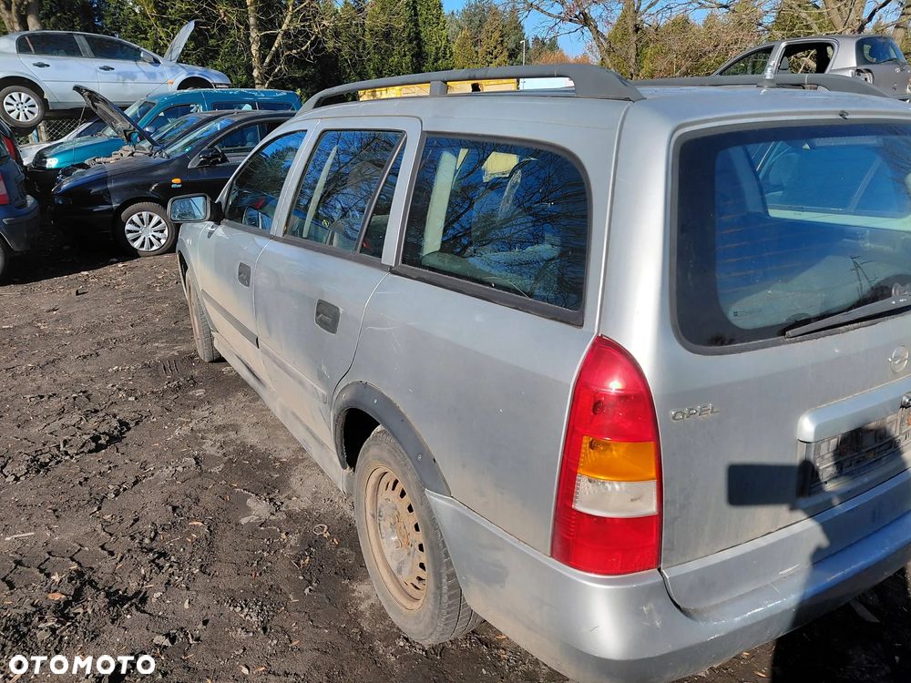 Na części Opel Astra Caravan  Rok 2000 Pojemność 1597 Moc 74 kw Diesel - 4
