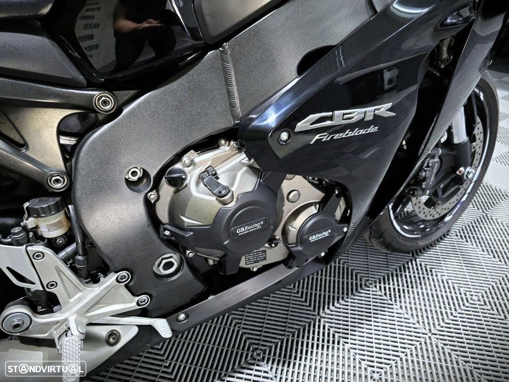 Honda CBR 1000 RR Fireblade - 21