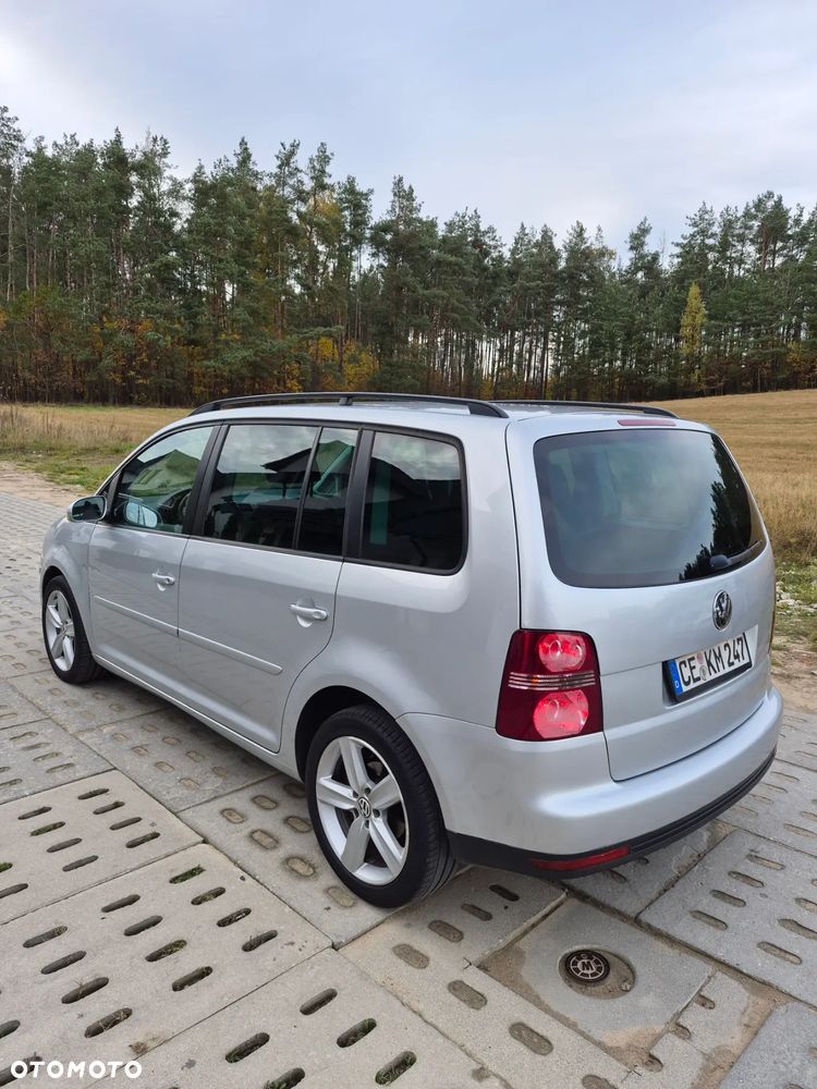 Volkswagen Touran - 1