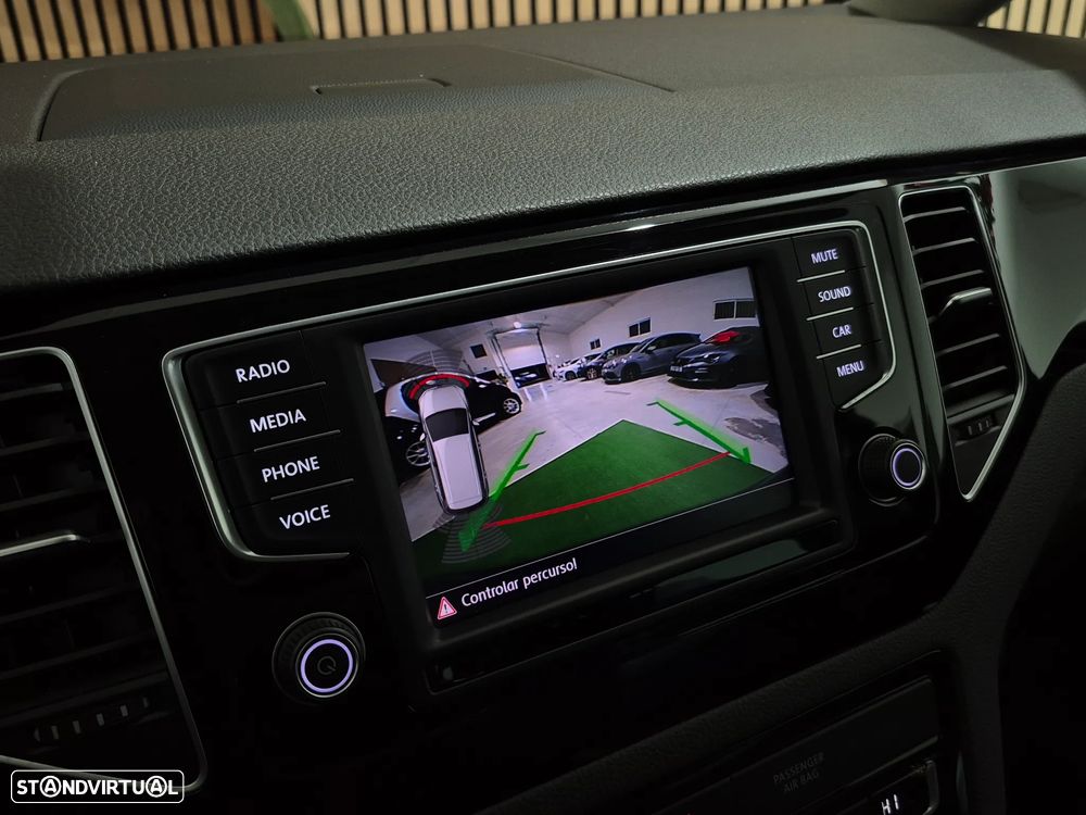 VW Golf Sportsvan 1.6 TDI Highline DSG - 21