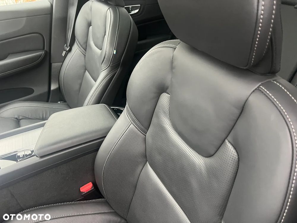 Volvo XC 60 B5 B AWD Ultra Black Edition - 27