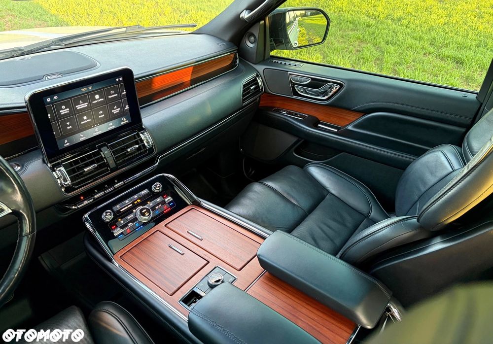 Lincoln Navigator - 17