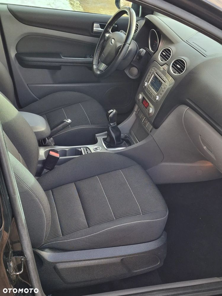 Ford Focus 2.0 16V Titanium - 19