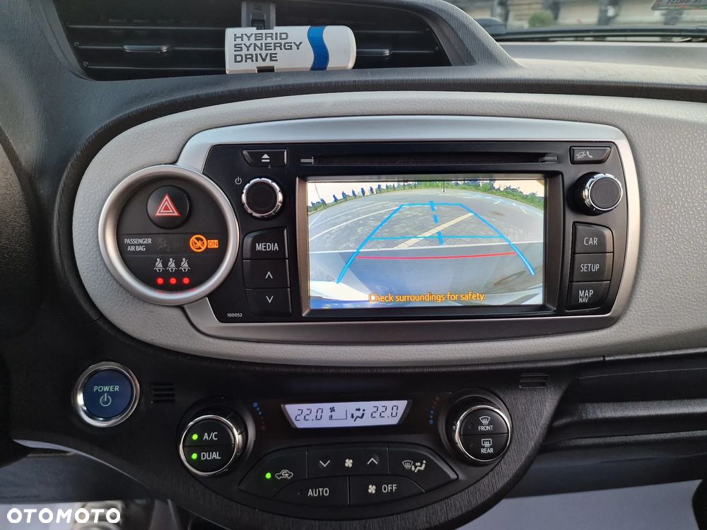 Toyota Yaris Hybrid 100 Business Edition - 29