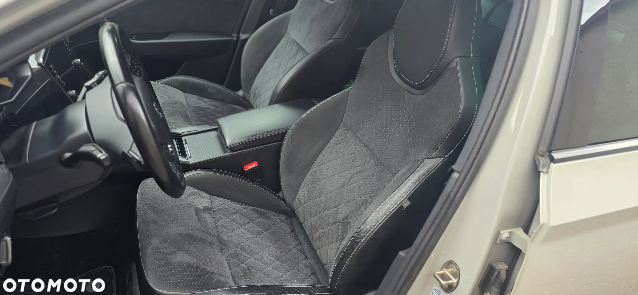 Skoda Superb 2.0 TDI Sportline DSG - 30