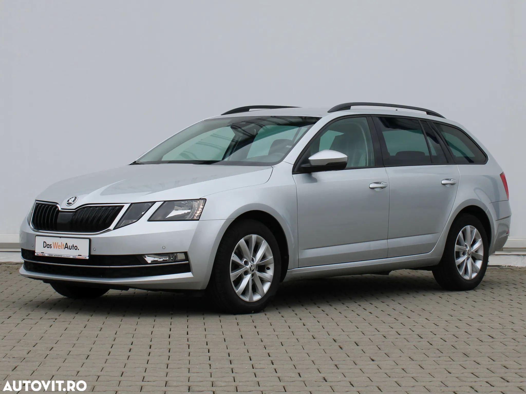 Skoda Octavia 2.0 TDI DSG Ambition - 1