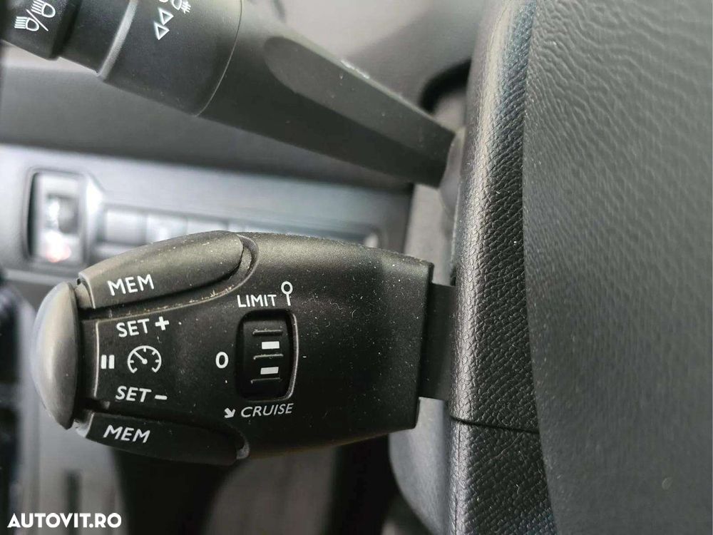 Peugeot 308 1.2 L PureTech Turbo S&S Active - 7