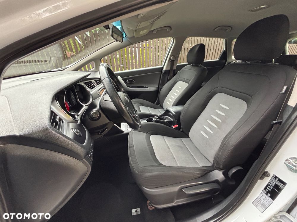 Kia Ceed 1.6 CRDi 128 ISG SW Dream-Team Edition - 16