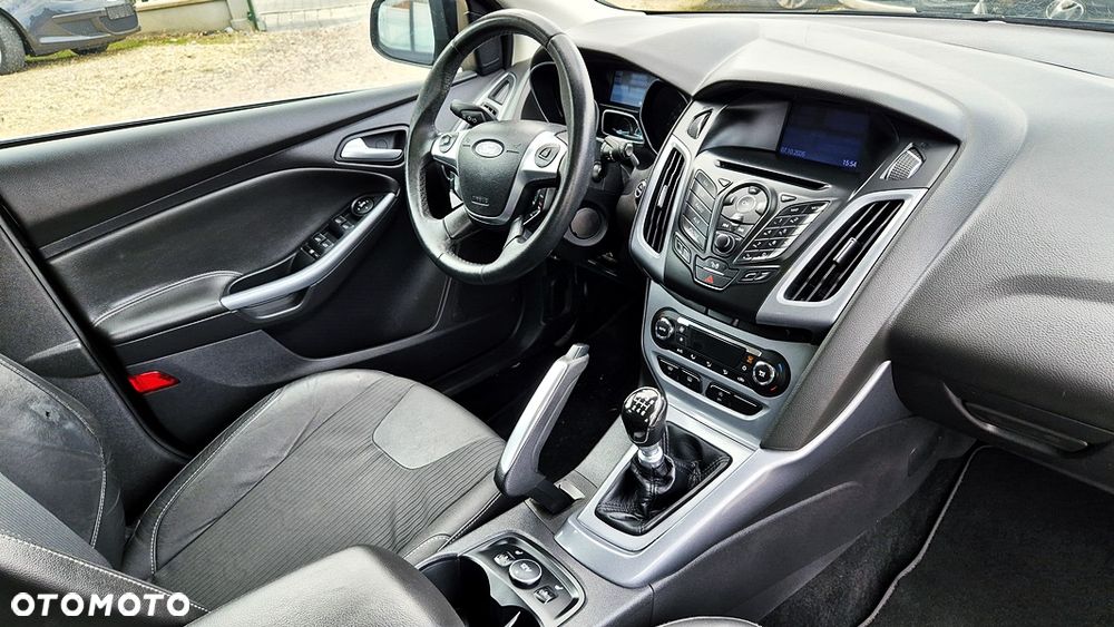 Ford Focus 1.6 EcoBoost Titanium - 38
