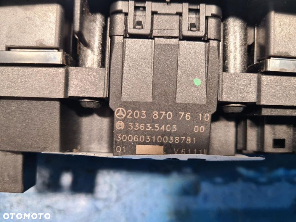 MERCEDES W203 PANEL ŚRODKOWY A2038707610 - 10