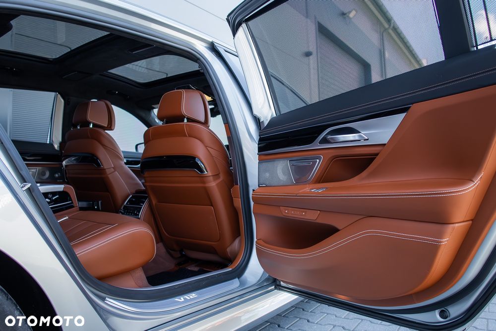 BMW Seria 7 M760Li xDrive - 24