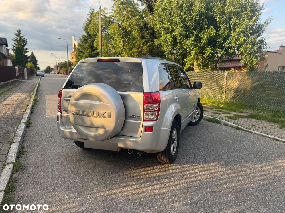 Suzuki Grand Vitara 2.0 - 9
