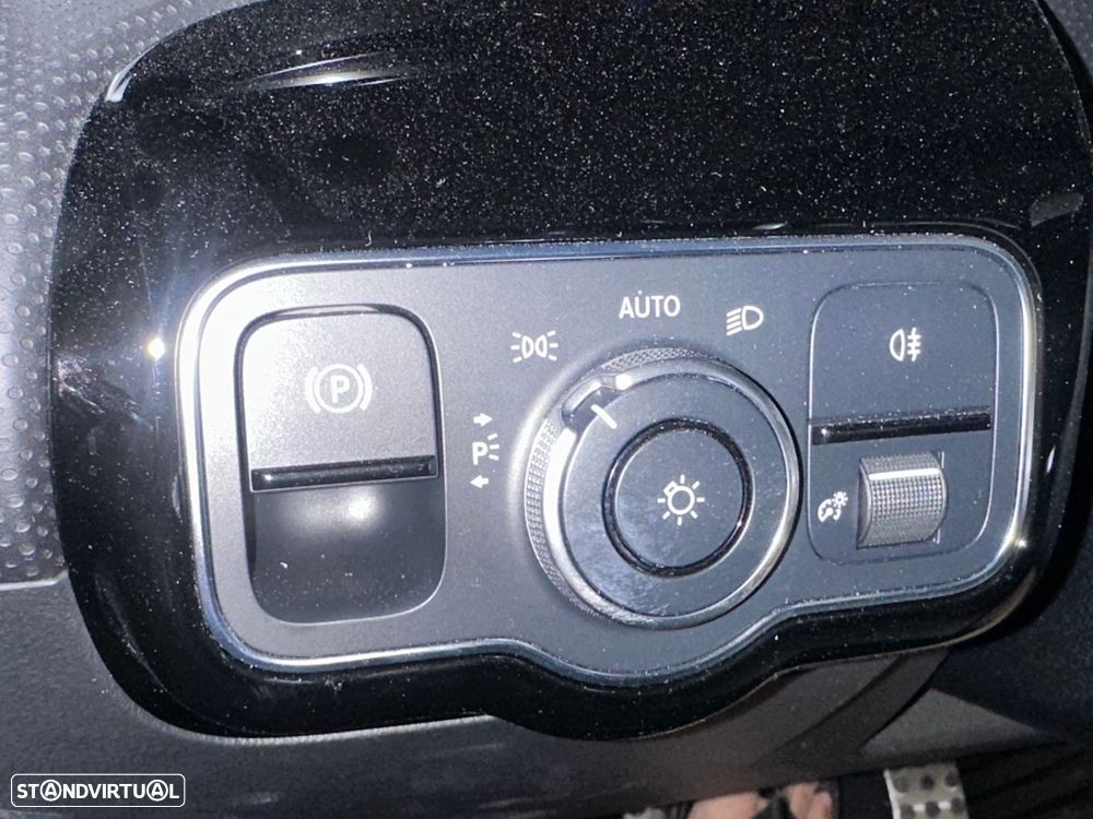 Mercedes-Benz CLA 180 d Shooting Brake AMG Line Aut. - 38