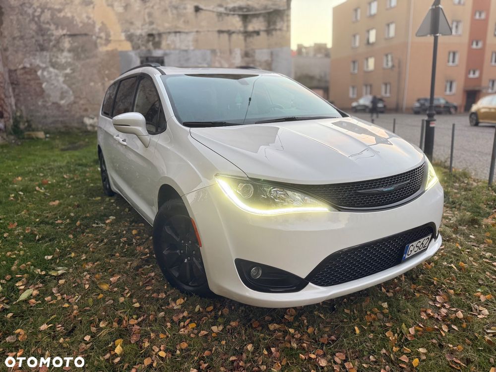 Chrysler Pacifica - 8