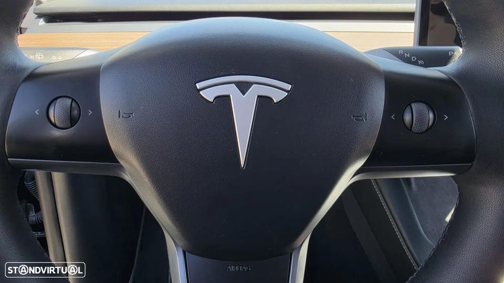 Tesla Model Y Long Range Tração Traseira Premium - 18