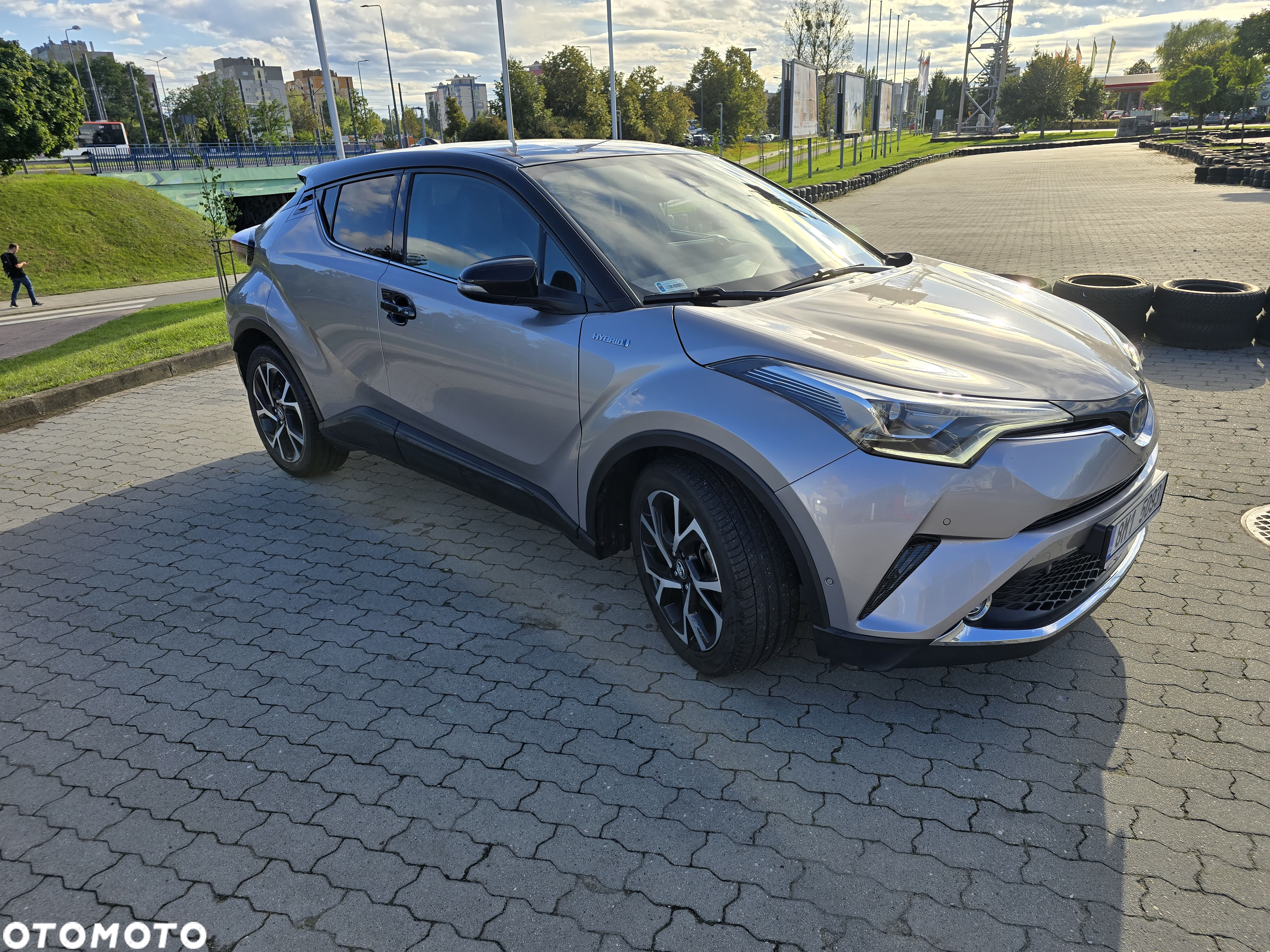 Toyota C-HR 1.8 Hybrid Prestige - 2