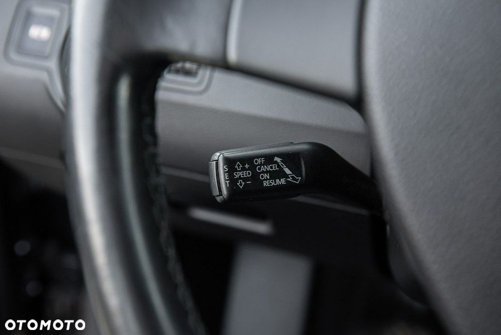 Volkswagen Passat 1.9 TDI Highline - 22