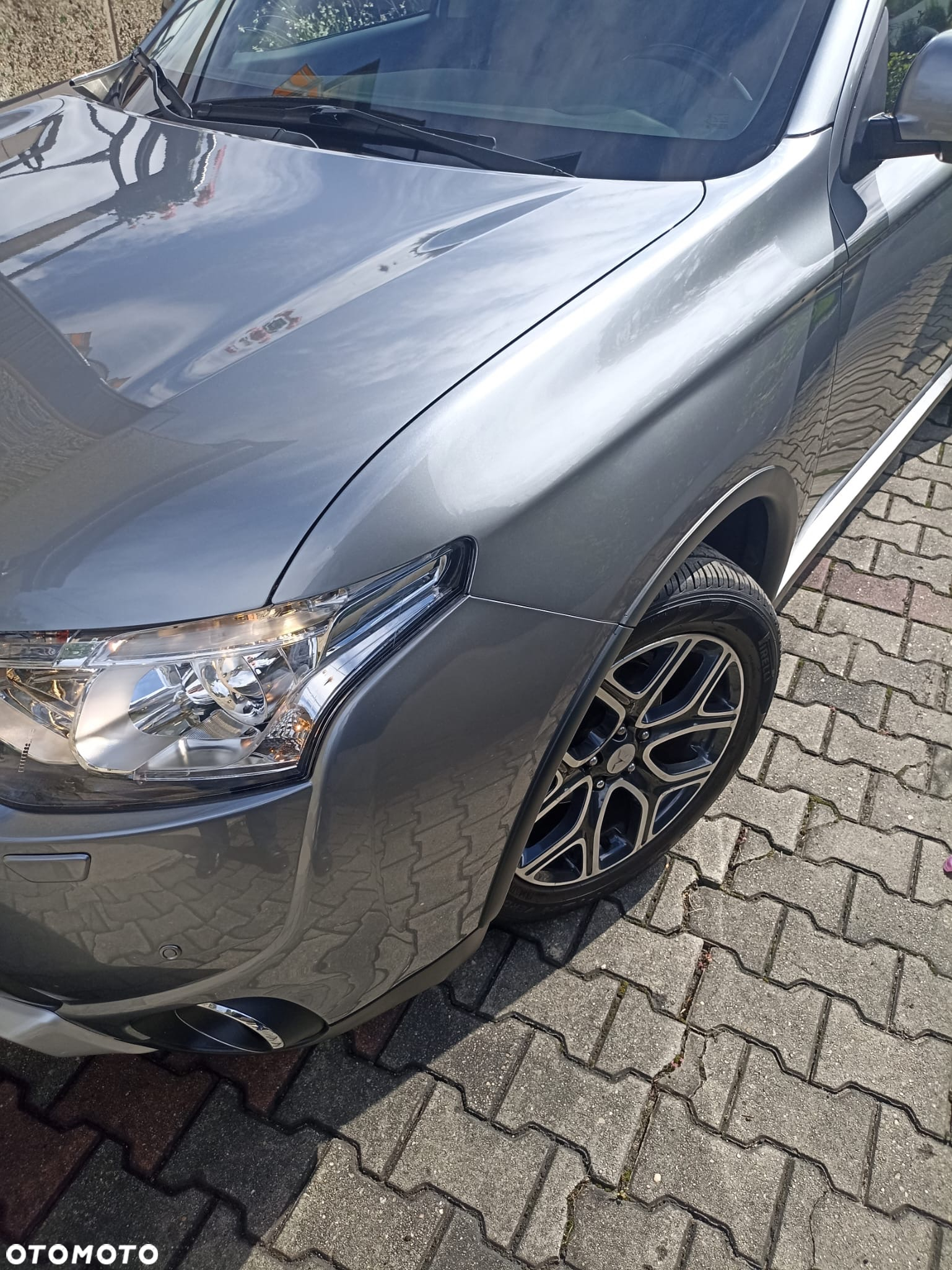 Mitsubishi Outlander - 2