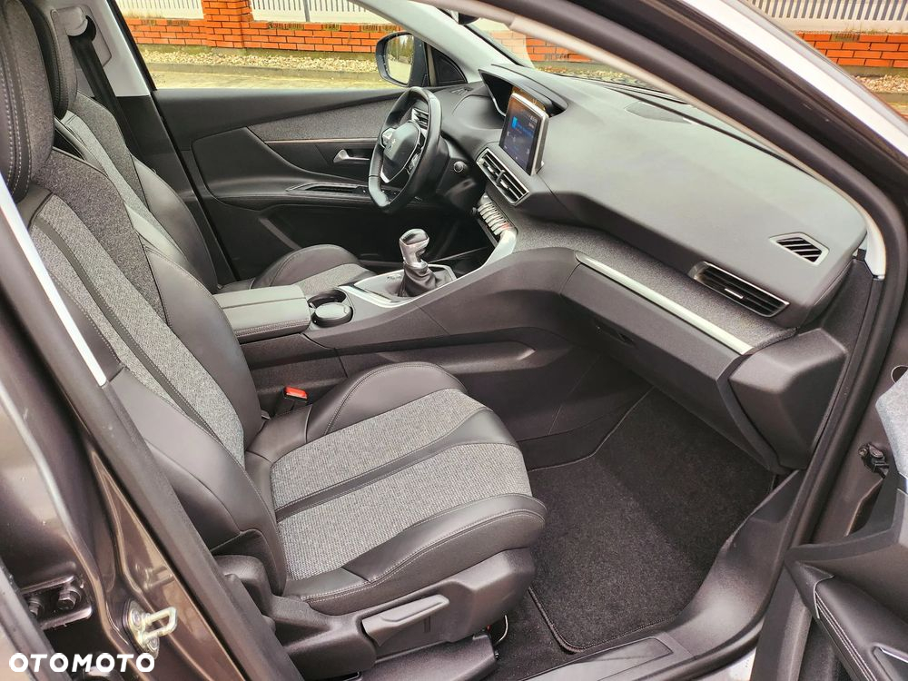 Peugeot 5008 1.2 PureTech Allure S&S - 23