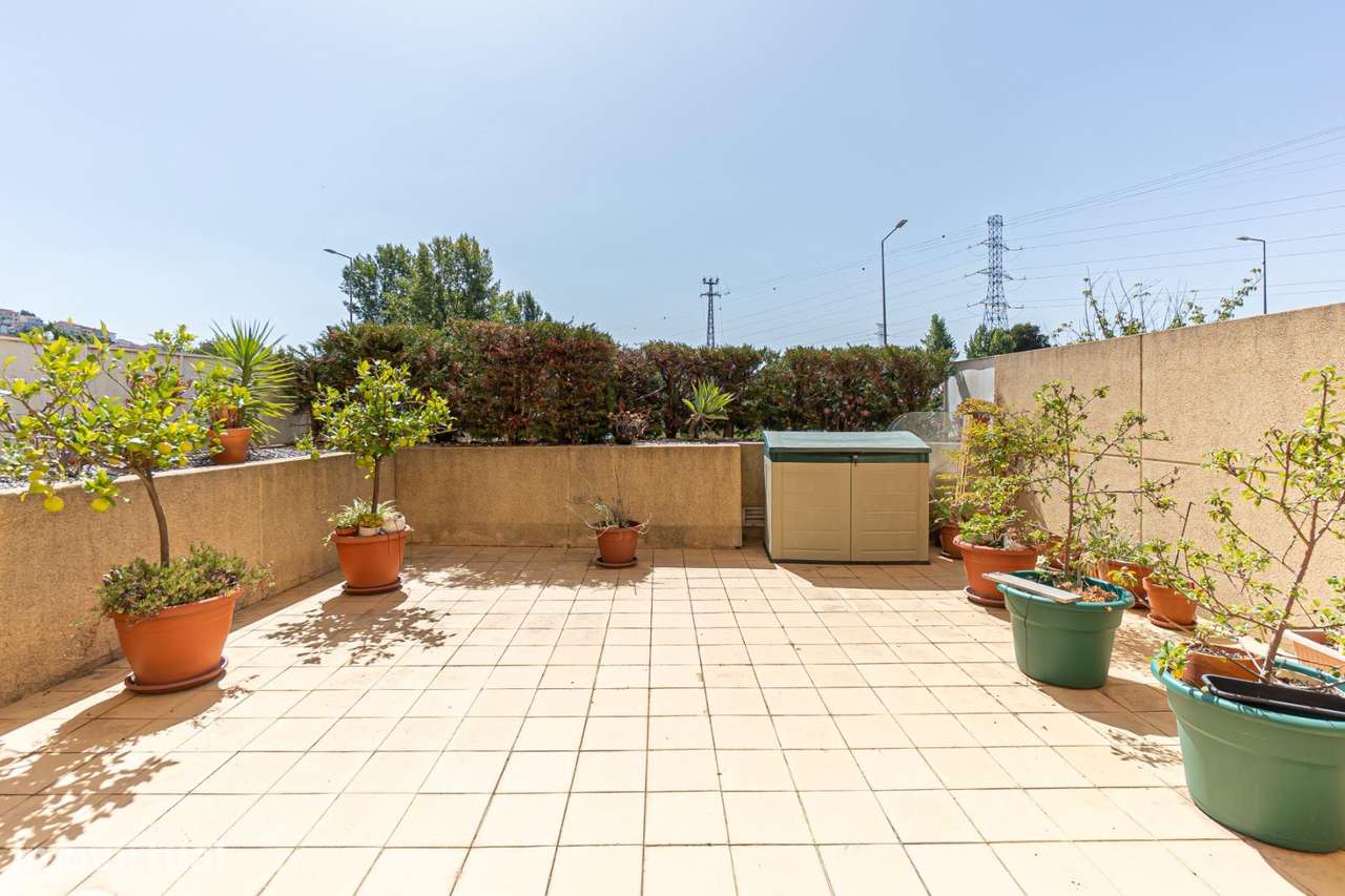 Excelente  Duplex T2 com Terraço, Suites e Garagem 2 Carros - Grande imagem: 2/29
