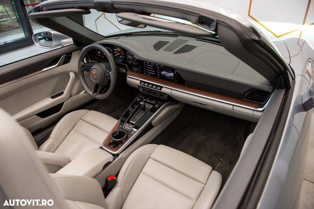 Porsche 911 Carrera Cabriolet PDK - 33