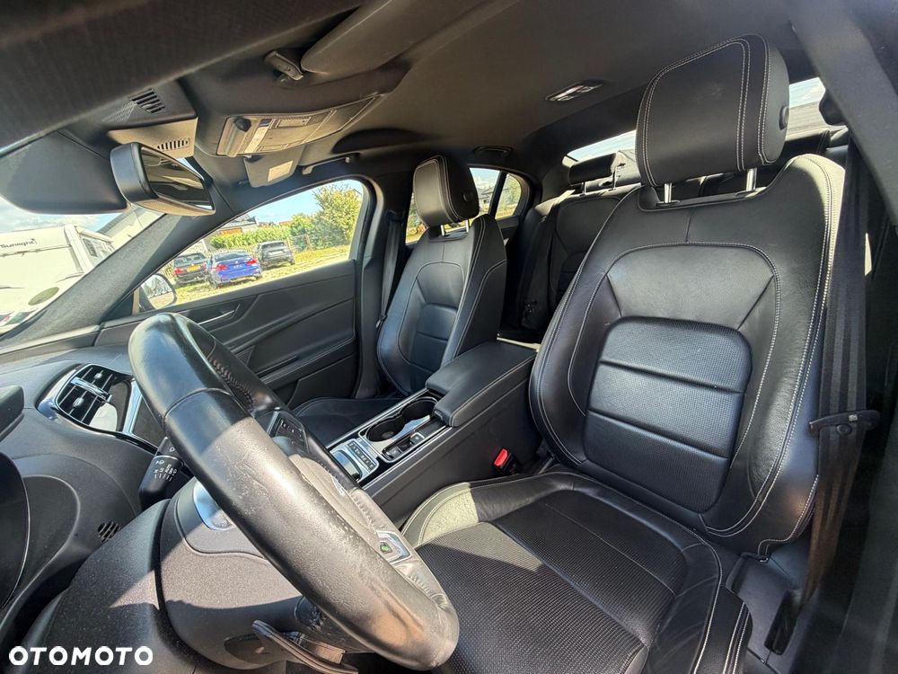 Jaguar XE 2.0 D R-Sport - 10