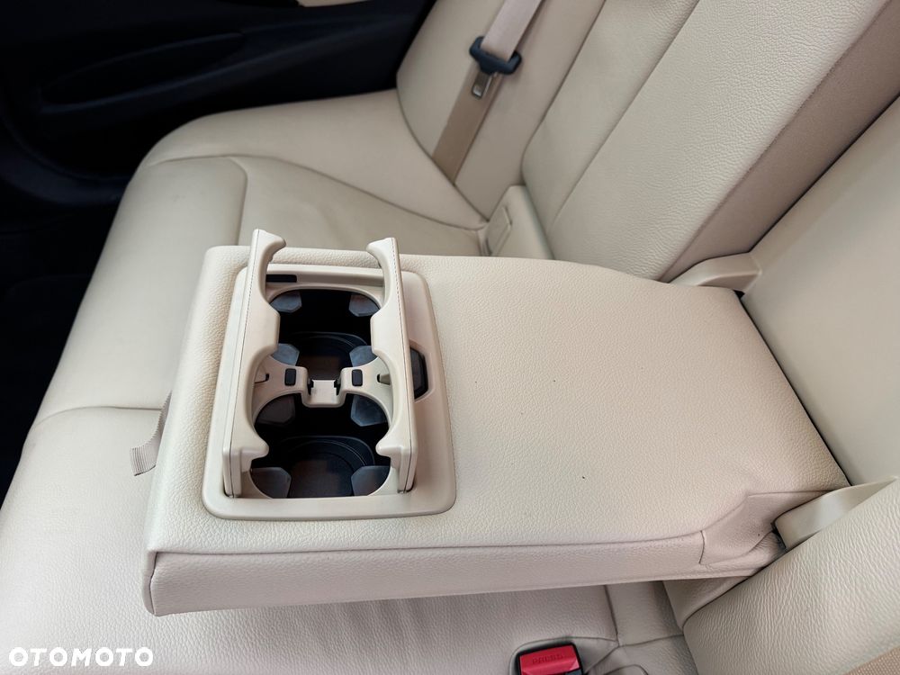 BMW Seria 3 320i Luxury Line - 21