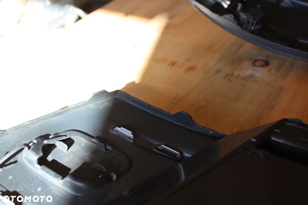 KRATKA ZDERZAKA PRAWA AUDI Q7 4M 4M0807682Q 2018 - 11