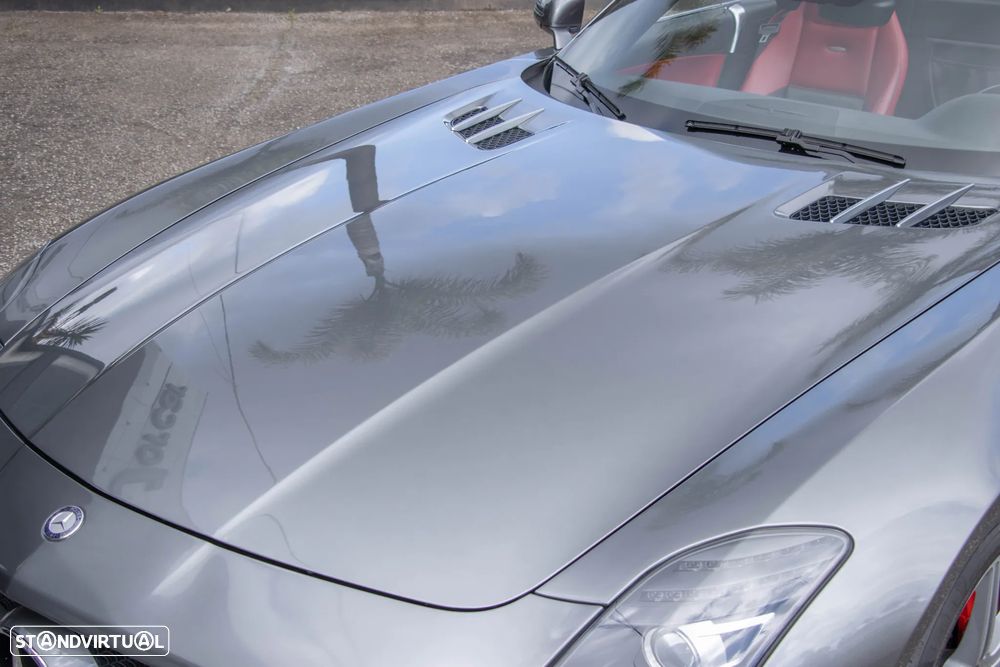 Mercedes-Benz SLS 63 AMG Roadster - 13