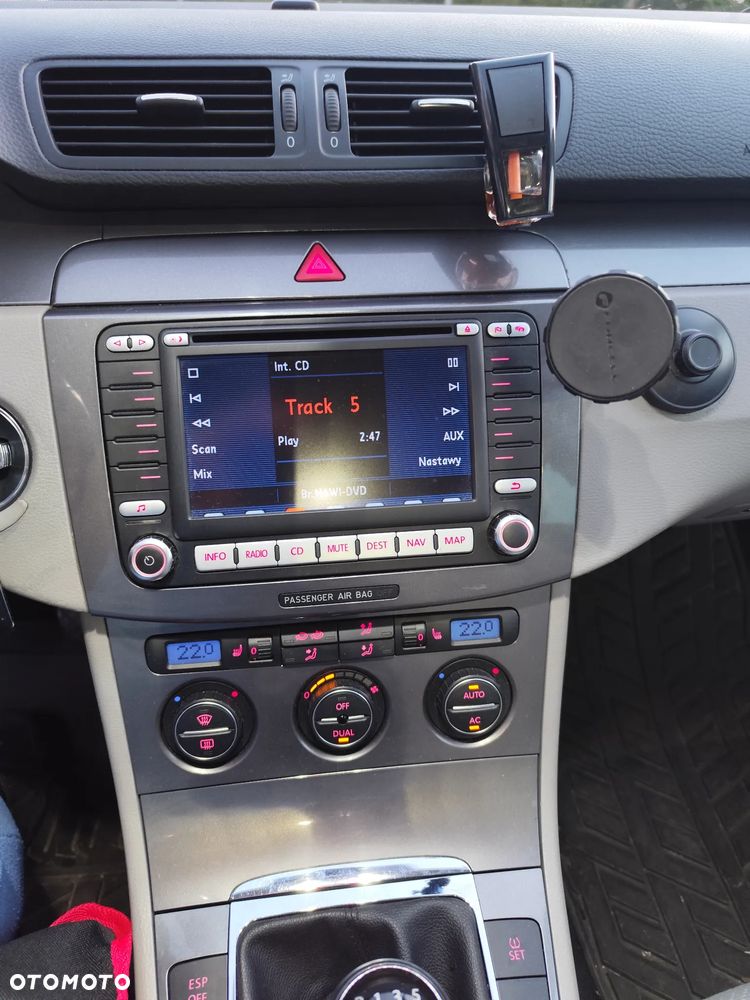 Volkswagen Passat - 25