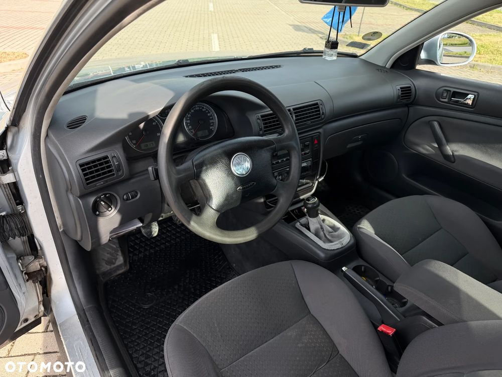 Volkswagen Passat 1.9 TDI Comfortline - 10