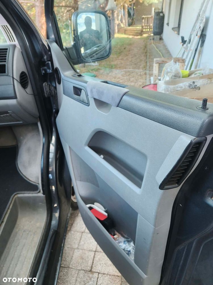 Volkswagen Caravelle - 16
